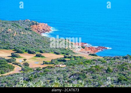 Rote Felsen an der Costa Smeralda, Italien Stockfoto