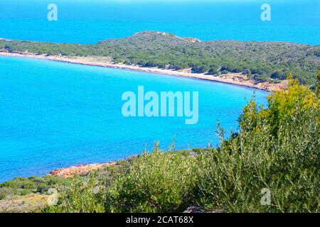 Türkisfarbenes Wasser in Costa Smeralda, Sardinien Stockfoto