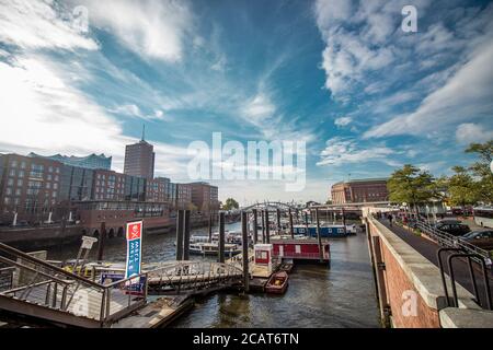 Historische Lagerhäuser am Zollkanal im Hamburger Stadtteil Speicherstadt Stockfoto