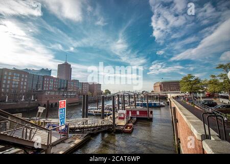 Historische Lagerhäuser am Zollkanal im Hamburger Stadtteil Speicherstadt Stockfoto