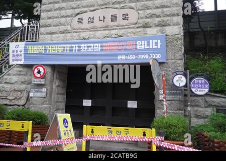 Es wurde am späten Nachmittag an einem bewölkten Tag in der Nähe des Ttukseomwon-Gebietes in Jayang-dong gefilmt. Stockfoto