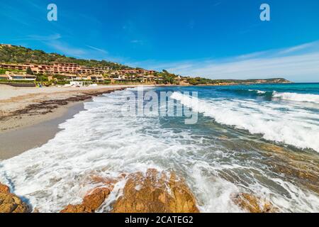 Wellen in Piccolo Pevero Strand, Sardinien Stockfoto