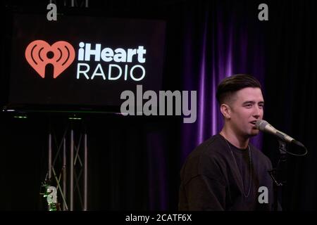 BALA CYNWYD, PA, USA - 17. APRIL 2018: Der amerikanische Sänger und Songwriter Logan Henderson besucht das Performance Theatre von Q102. Stockfoto