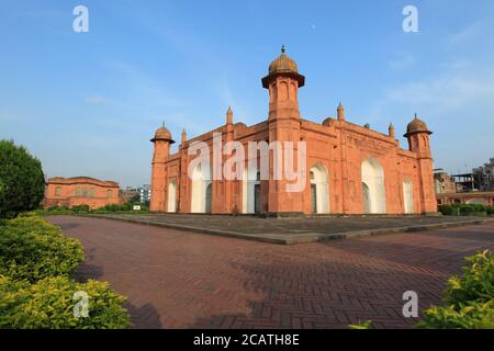 Stock-Foto-17. Jahrhundert Mughal Grab von Bibi Pari in Lalbagh Fort auch bekannt als Kella Lalbag oder Fort Aurangbad Fort Complex, Dhaka, Bangladesch. Stockfoto