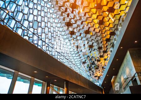 Harpa, die nationale Konzerthalle in Reykavik, Island. Stockfoto