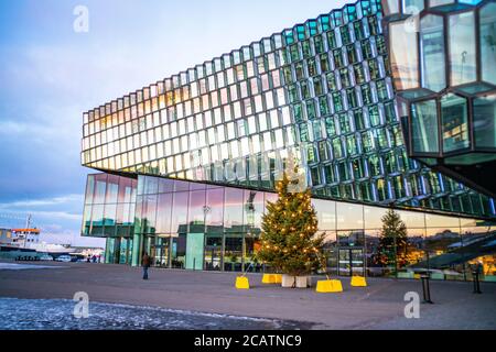 Harpa, die nationale Konzerthalle in Reykavik, Island. Stockfoto