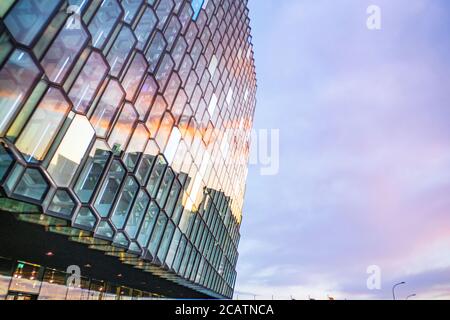 Harpa, die nationale Konzerthalle in Reykavik, Island. Stockfoto