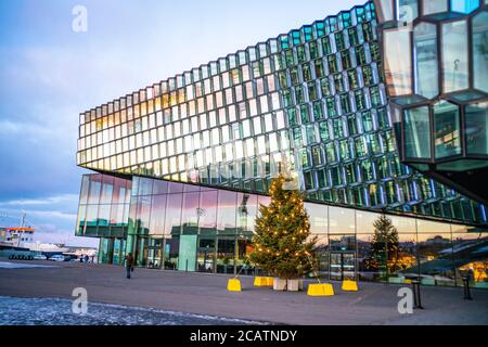 Harpa, die nationale Konzerthalle in Reykavik, Island. Stockfoto