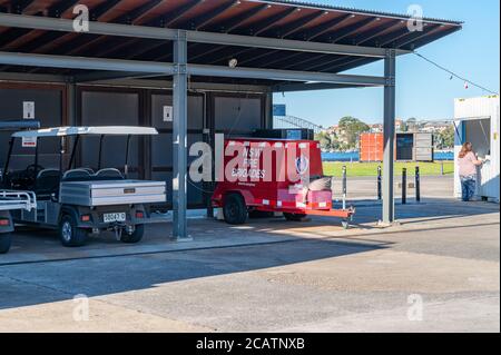 NSW Fire Brigades Trailler auf Cockatoo Island während der Sydney Biennale An einem sonnigen Winternachmittag Stockfoto