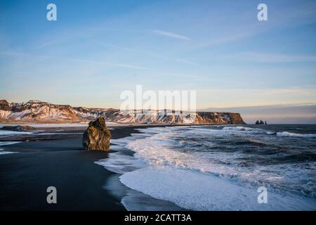 Reynisfjara, ein Sandstrand an der Südküste Islands, Stockfoto