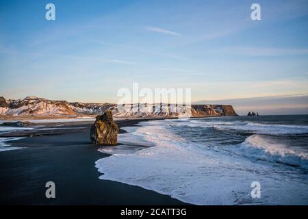 Reynisfjara, ein Sandstrand an der Südküste Islands, Stockfoto