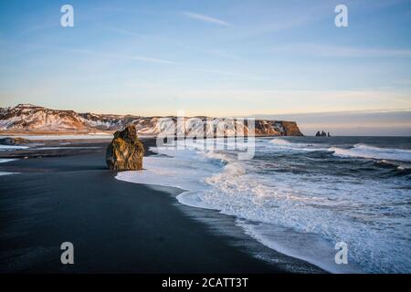 Reynisfjara, ein Sandstrand an der Südküste Islands, Stockfoto