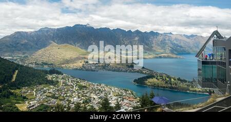 Queenstown, Neuseeland - 29. Dezember 2018: Panoramablick von Queenstown als vom Skyline Komplex gesehen. Stockfoto