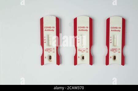 Makrofoto des Covid-19-Antikörpertestkits Stockfoto