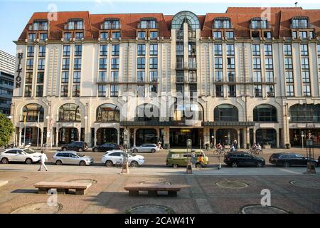 Berlin, Deutschland. August 2020. Außenansicht des Hotel Hilton Berlin. Quelle: Gerald Matzka/dpa-Zentralbild/ZB/dpa/Alamy Live News Stockfoto