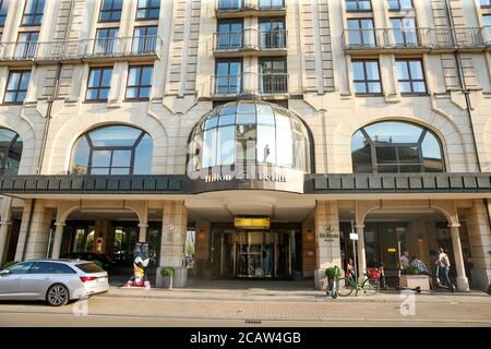 Berlin, Deutschland. August 2020. Außenansicht des Hotel Hilton Berlin. Quelle: Gerald Matzka/dpa-Zentralbild/ZB/dpa/Alamy Live News Stockfoto