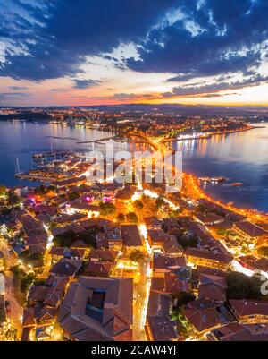 Nessebar Stadt bei Nacht im Sommer Stockfoto