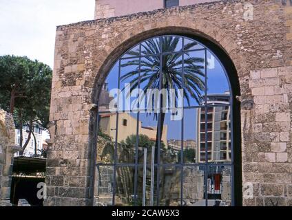 Cagliari, Sardinien, Italien. San Saturnino Kirche (gescannt von Kodak Ektachrome VS) Stockfoto