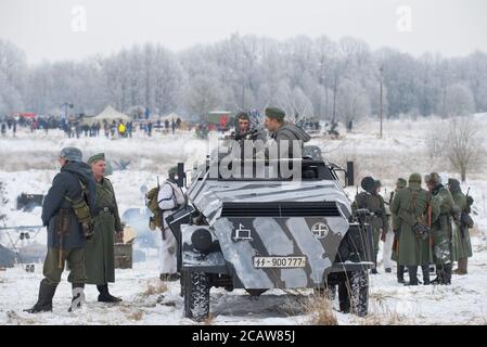 ST. PETERSBURG, RUSSLAND - 14. JANUAR 2018: Teilnehmer des militärischen und historischen Festivals 'January Thunder' (Rekonstruktion der Kämpfe um die Releas Stockfoto