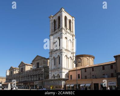 Ferrara, Italien. 6. August 2020.EIN Panoramablick auf die. Kathedrale und Glockenturm Stockfoto