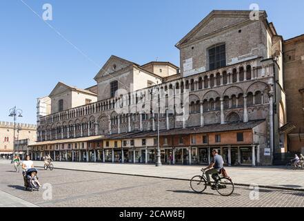 Ferrara, Italien. 6. August 2020.EIN Panoramablick auf die. Kathedrale von Ferrara Stockfoto