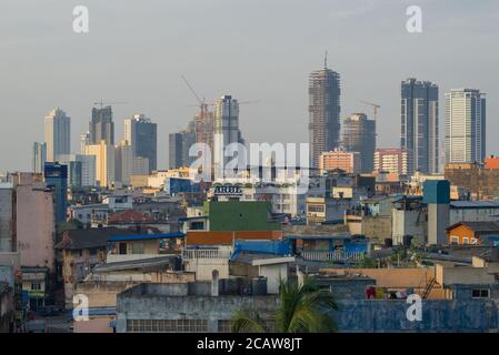 COLOMBO, SRI LANKA - 22. FEBRUAR 2020: Morgenlandschaft des modernen Colombo Stockfoto