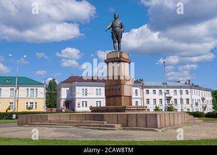 PETROSAWODSK, RUSSLAND - 12. JUNI 2020: Denkmal für S. M. Kirov Nahaufnahme sonnigen Juni Tag Stockfoto