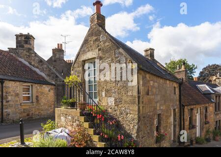 Ansicht der alten Häuser in historischen Dorf Falkland in Fife, Schottland, Großbritannien Stockfoto