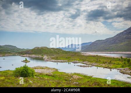 Berglandschaft in Isle of Skye, Schottland, an einem sonnigen Tag, Sommerzeit. Stockfoto