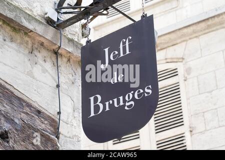 Bordeaux , Aquitaine / Frankreich - 08 04 2020 : jeff de bruges Logo und Textschild Vorderseite des Shops Chocolaterie französische Schaufensterfront Made in Belgium Stockfoto