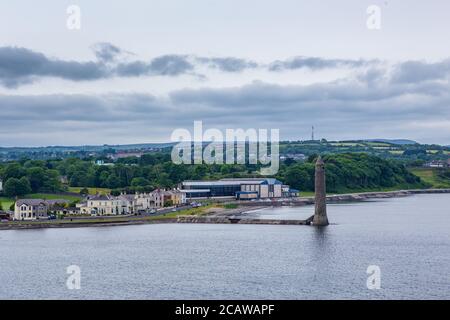 Die Küstenansicht von Port Larne, in Nordirland. An einem bewölkten Tag. Stockfoto