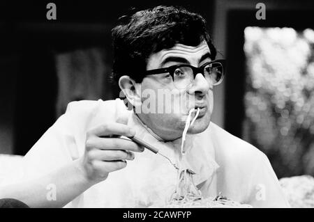 DER NERD von Larry Shue Design: Roger Glossop Beleuchtung: John B Regie lesen: Mike Ockrent Rowan Atkinson (Rick Steadman) Aldwych Theater, London WC2 03/10/1984 (c) Donald Cooper Stockfoto