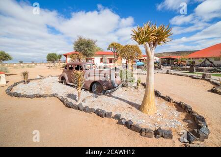 FISH RIVER CANYON, NAMIBIA - 01. SEPTEMBER 2015: Oldtimer vor dem Lodge Canyon Roadhouse, Fish River Canyon, Namibia Stockfoto