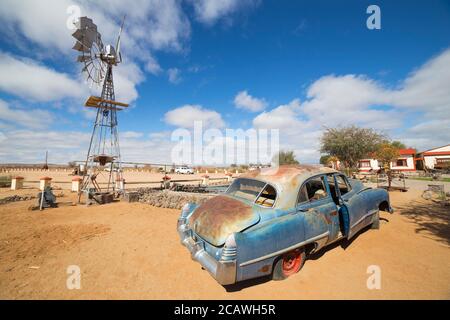 FISH RIVER CANYON, NAMIBIA - 01. SEPTEMBER 2015: Oldtimer vor dem Lodge Canyon Roadhouse, Fish River Canyon, Namibia Stockfoto