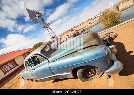 FISH RIVER CANYON, NAMIBIA - 01. SEPTEMBER 2015: Oldtimer vor dem Lodge Canyon Roadhouse, Fish River Canyon, Namibia Stockfoto