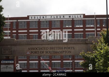 Solent Flour Mills, Associated British Ports, Port of Southampton, Dock Gate 10, Southern Road, Southampton, England, Großbritannien, August 2020 Stockfoto