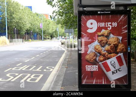 KFC Chicken Dienstag 9 für £5.99 Bushaltestelle Plakat Werbung, West Quay Road, Southampton, England, Großbritannien, August 2020 Stockfoto