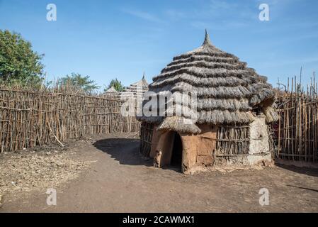 Strohhütte in einem Karamojong-Dorf, Moroto District, Uganda Stockfoto