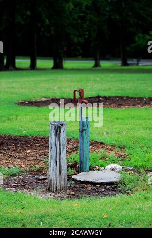 Rostige bunte Wasserzapfen auf dem Campingplatz in Disney Oklahoma Stockfoto