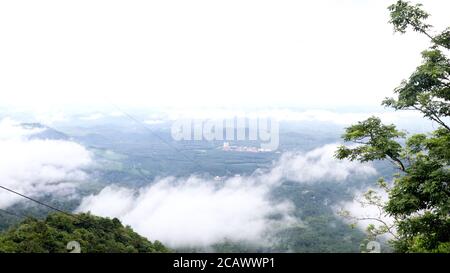 Ein Panoramablick auf das Tal von den Wayanad Ghats. Kerala Stockfoto