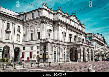 Mailand, Italien 08.08.2020: Außenansicht der Scala, Teatro alla Scala, Scala Theater ist weltweit berühmtes Opernhaus in Mailand. Es wird als eine der angesehen Stockfoto