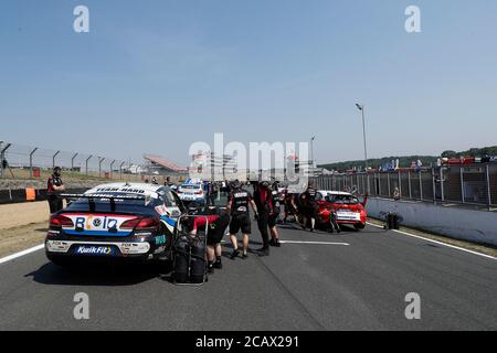 West Kingsdown, Kent, Großbritannien. August 2020. Kwik Fit British Touring Car Championship, Race Day; British Touring Cars in Vorbereitung auf Runde 5 am Start Credit: Action Plus Sports Images/Alamy Live News Stockfoto