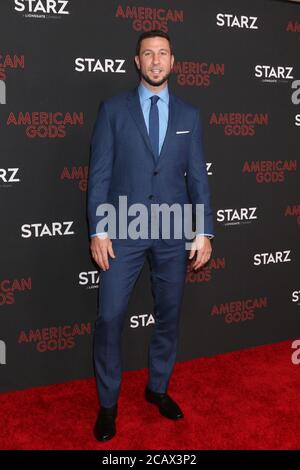 LOS ANGELES - MAR 5: Pablo Schreiber bei der Premiere von "American Gods" in Staffel 2 im Theater im Ace Hotel am 5. März 2019 in Los Angeles, CA Stockfoto