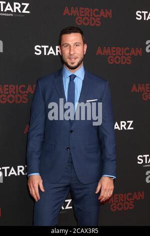 LOS ANGELES - MAR 5: Pablo Schreiber bei der Premiere von "American Gods" in Staffel 2 im Theater im Ace Hotel am 5. März 2019 in Los Angeles, CA Stockfoto