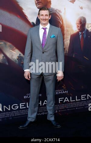 LOS ANGELES - AUG 21: Frederick Schmidt bei der 'Angel has Fallen' Premiere im Village Theatre am 21. August 2019 in Westwood, CA Stockfoto