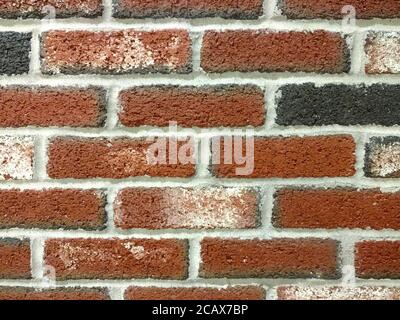 Detaillierte Nahaufnahme alte strukturierte rote schwarze Ziegelwand, satte Farben und Schatten geeignet für Website Hintergrund Marketing Hintergründe Stockfoto