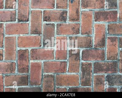 Rot schmutzig retro alten vintage Kopfsteinpflaster Muster Ziegel pflastern, reiche Farben und Schatten geeignet für Website Hintergrund Marketing Hintergründe Stockfoto