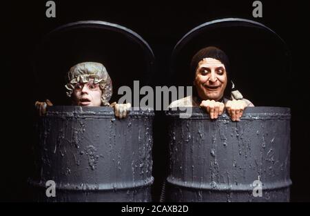 ENDSPIEL Geschrieben & Regie: Samuel Beckett Kostümdesign: Teresita Garcia Suro Teresita Garcia Suro (Nell), Alan Mandell (Nagg) San Quentin Drama Workshop / Young Vic Theatre, London SE1 29/07/1980 (c) Donald Cooper Stockfoto