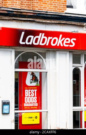 Ladbroke's Wettbüro in Green Lanes, Harringay, North London, Großbritannien Stockfoto