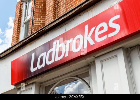 Ladbroke's Wettbüro in Green Lanes, Harringay, North London, Großbritannien Stockfoto